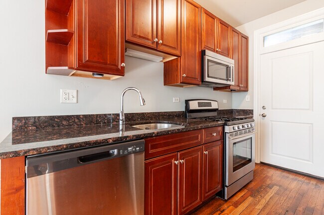 Foto del edificio - 736 W Addison St
