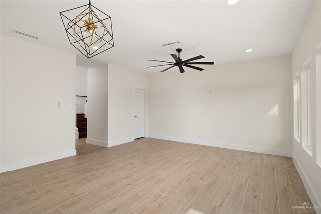 Foto del edificio - 19 S K Center St