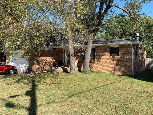 Building Photo - 2601 W Dogwood St