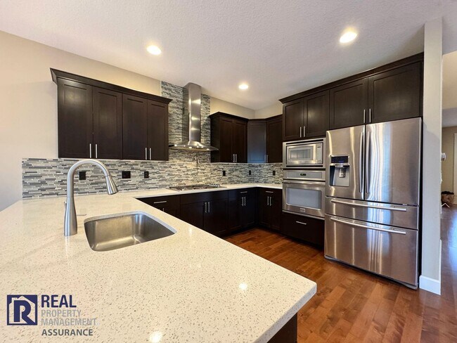 Foto del edificio - 5-Bedroom Home with Modern Upgrades & 2-Car Garage!!