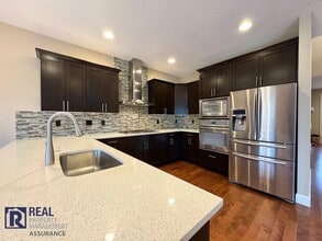 Building Photo - 650 NW Willow Glen Pl