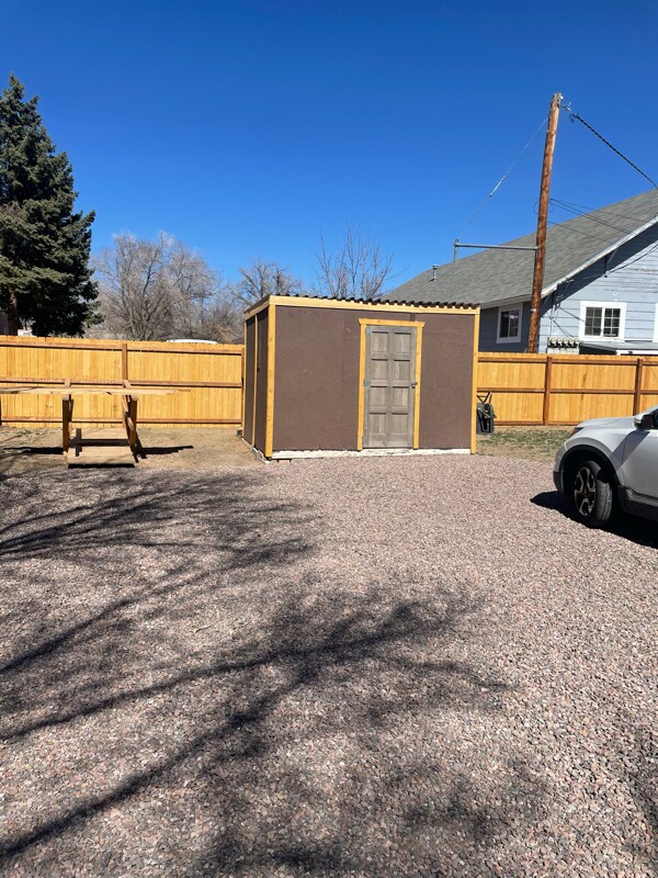 Foto del edificio - 353 N Raynolds Ave