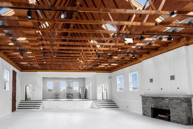 Building Photo - 20 NY-9H