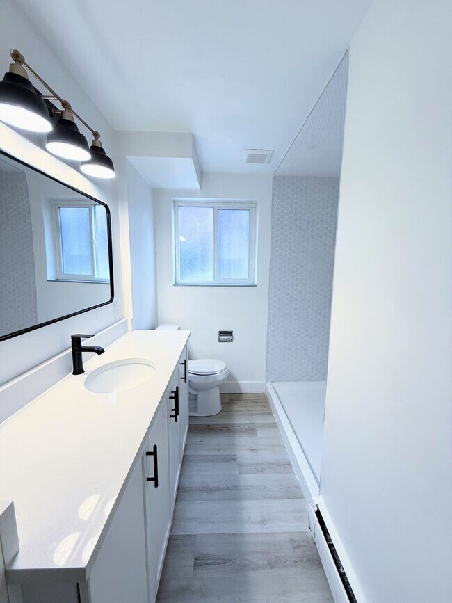 Foto del edificio - Beautiful, remodeled 1 bedroom apartment in the heart of sugarhouse.
