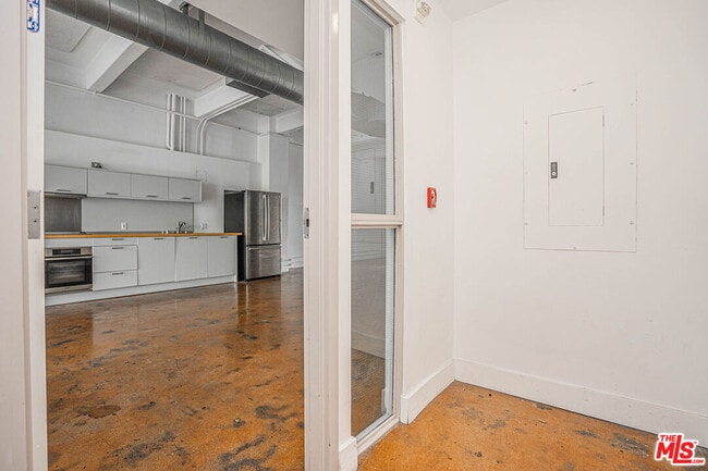 Building Photo - 812 S Spring St