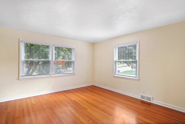 Sala de estar - 2637 S 51st St