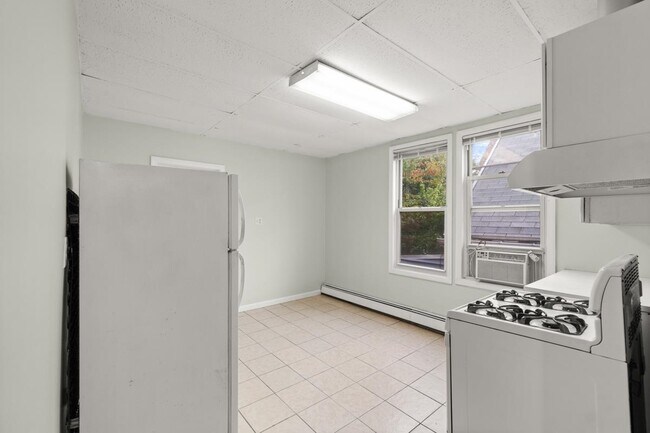 Building Photo - 32 E 47th St