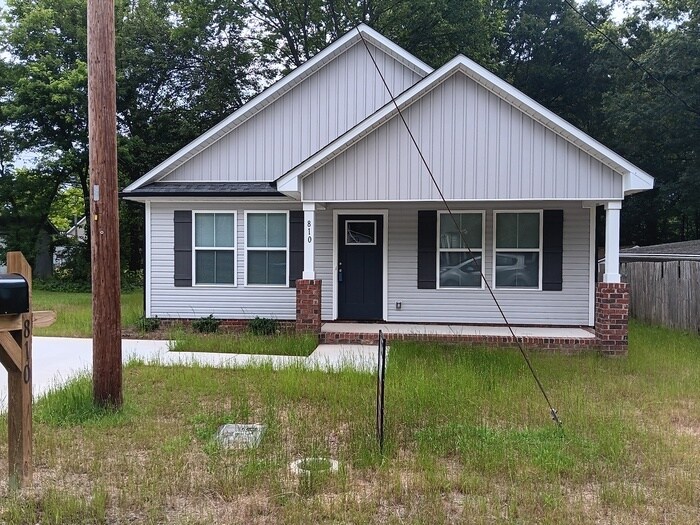 Primary Photo - 810 Clover St