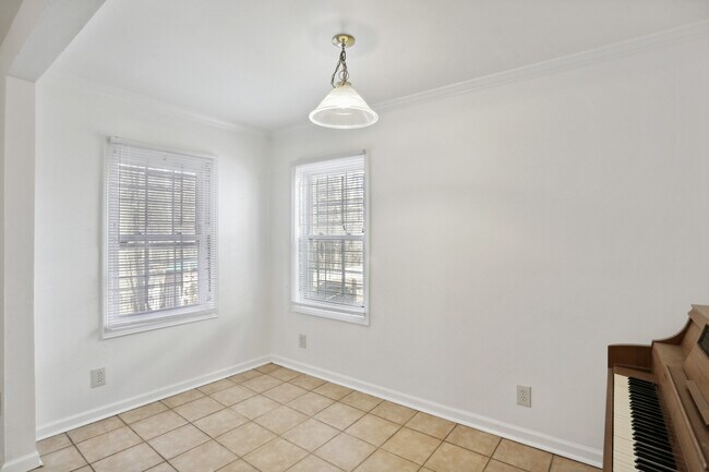 Photo - 1336 Gault St SE House