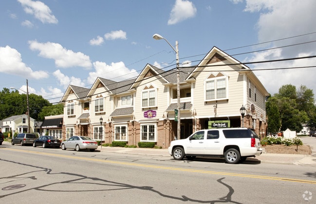 Building Photo - 696 N Mill St