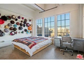 Building Photo - 746 S Los Angeles St