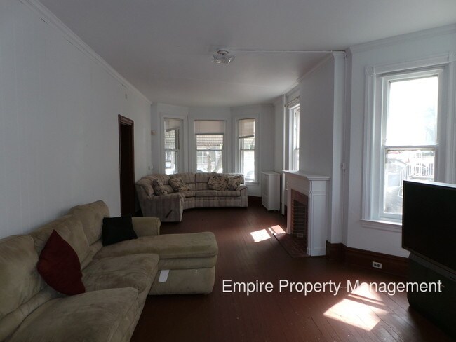 Building Photo - 456 Montclair Ave