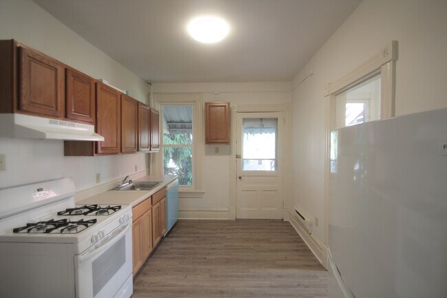 Building Photo - 429 Kelly Ave