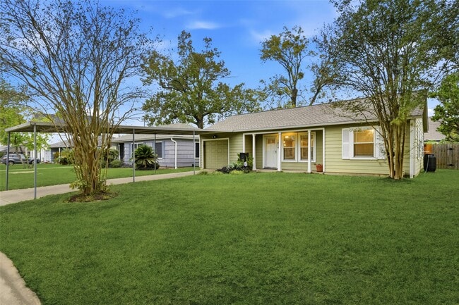 Building Photo - 1814 Chantilly Ln