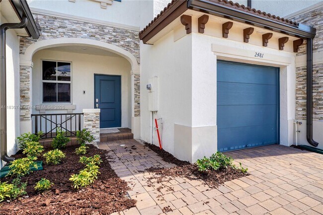 Foto del edificio - 2481 NW 124th St