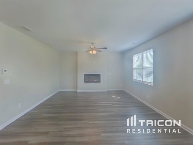 Building Photo - 600 Moorings Ave