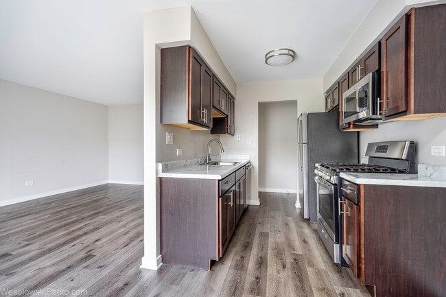 Building Photo - 1305 E Turtle Creek Cir