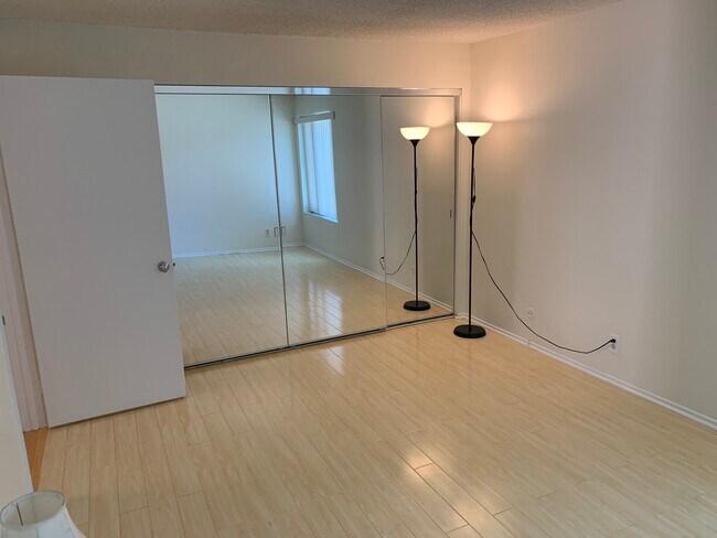 Master Bedroom 2 - 21040 Parthenia St