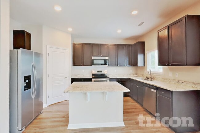 Building Photo - 923 Avondale Dr