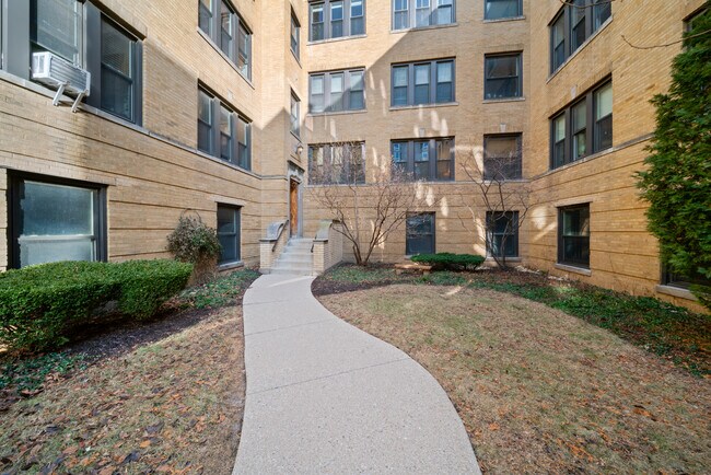 Foto del edificio - 724 W Buena Ave