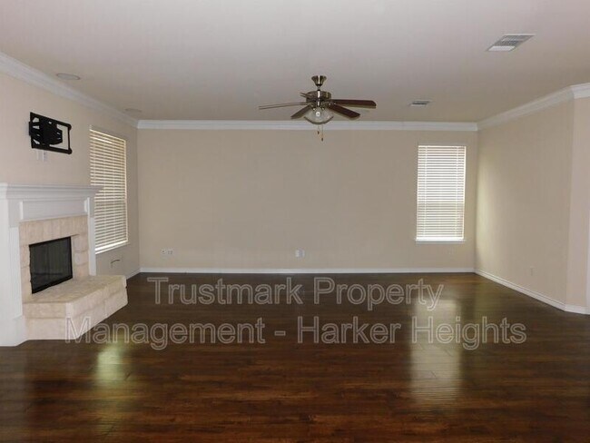 Building Photo - 828 TUSCAN Rd