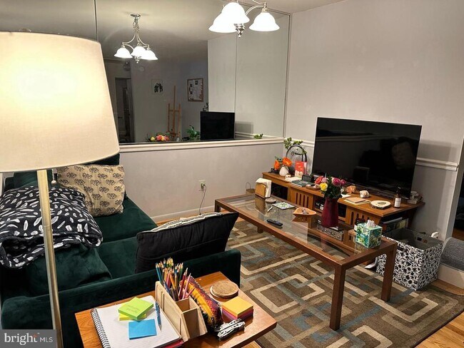 Foto del edificio - 5482 Cedar Ln