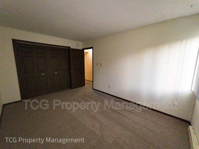 Building Photo - 2404 Marquette Rd