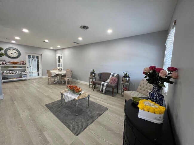 Building Photo - 8600 SW 87th Ave
