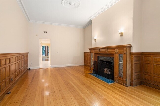 Building Photo - 393 Marlborough St