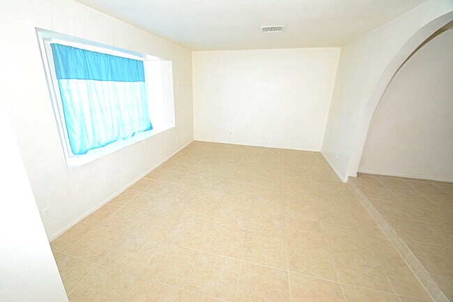 Foto del edificio - 6941 W Vermont Ave