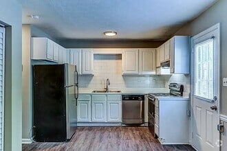 Building Photo - 418 Creekview Ct
