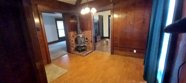Building Photo - 422 Bassett St