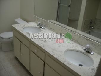 Foto principal - 1541 N Hayworth Ave