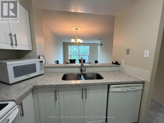 Photo du bâtiment - 2177 Burnhamthorpe Rd W