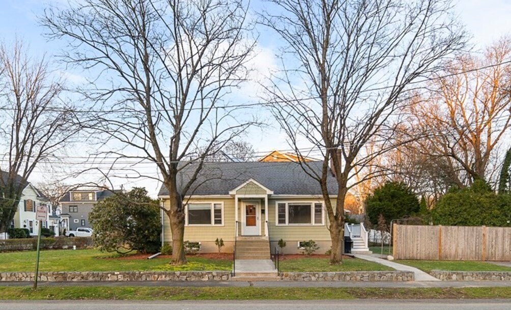 Primary Photo - 149 Horn Pond Brook Rd