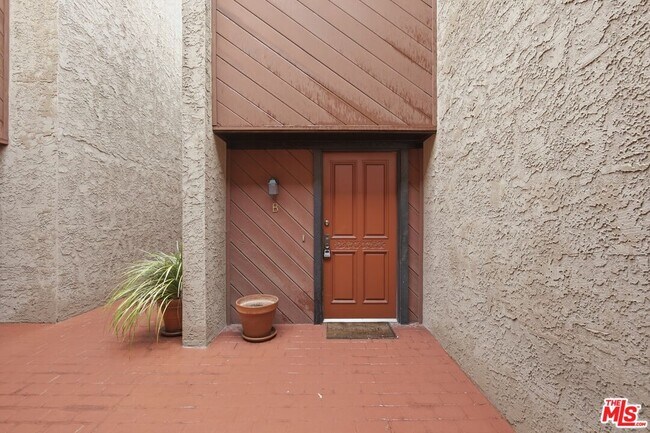 Foto del edificio - 1423 S Bentley Ave