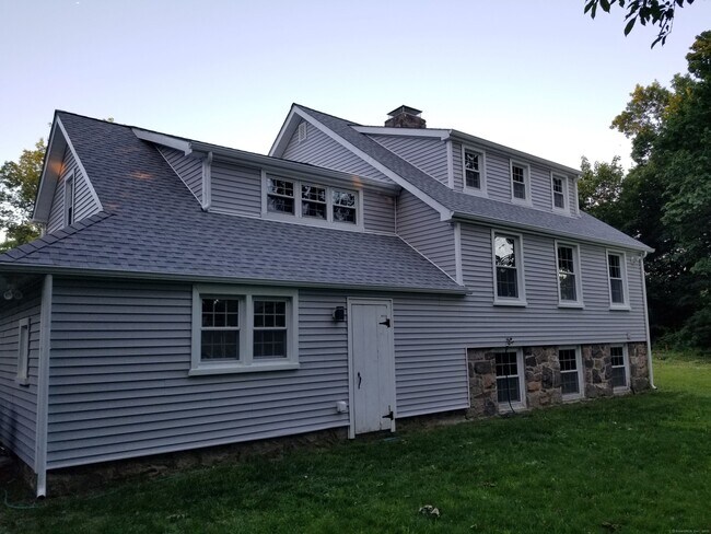 Foto del edificio - 243 Highland Ave