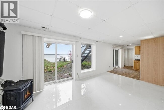 Building Photo - 2999 Lakeside Dr