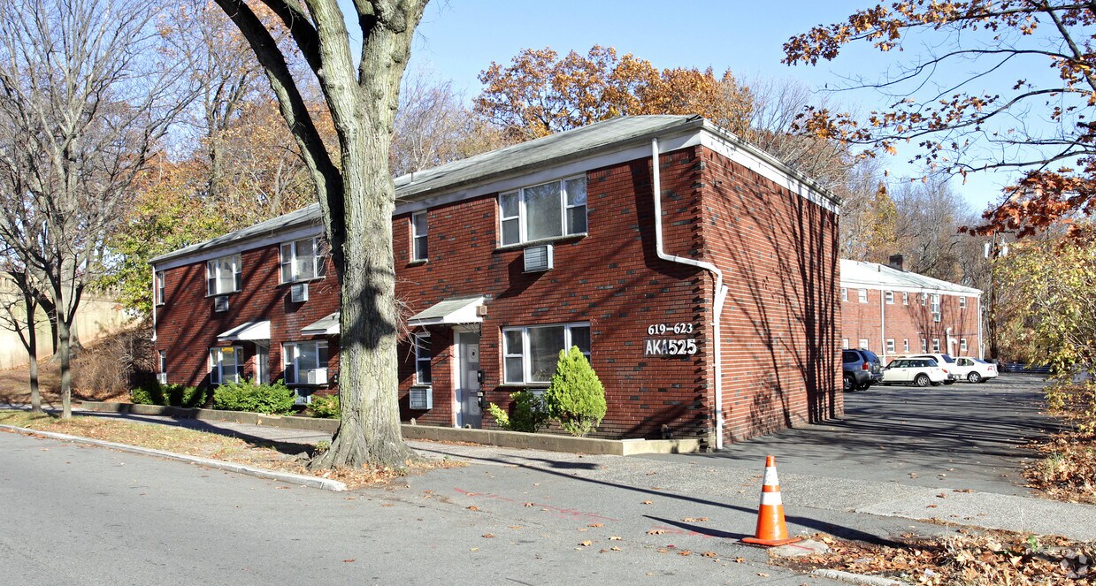 525 Davis Ave, Harrison, NJ 07029 Apartments in Harrison, NJ