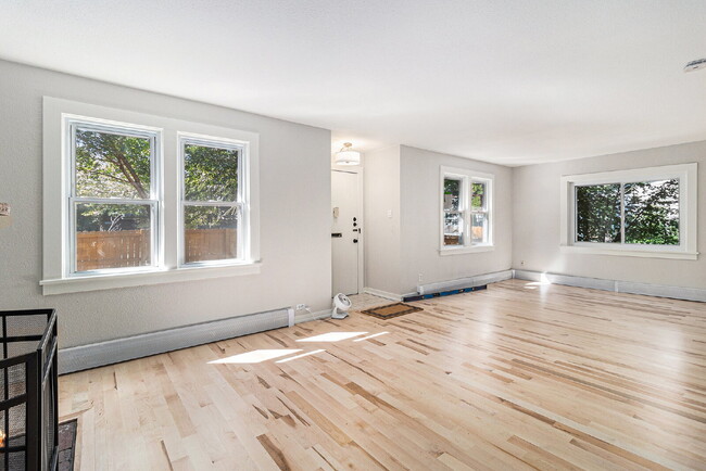 Building Photo - "Charming 3-Bed Oasis with Gleaming Hardwood Floors in the Heart of Boulder!"