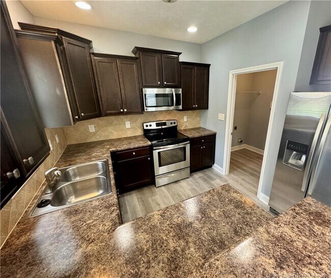 Foto del edificio - 2100 Feathercombe Court