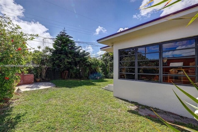 Foto del edificio - 3040 SW 11th St