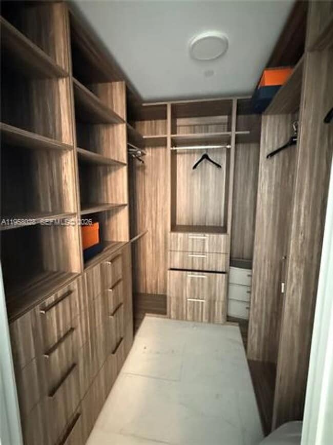 Foto del edificio - 15701 Collins Ave