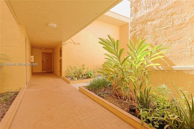 Foto del edificio - 9340 W Flagler St