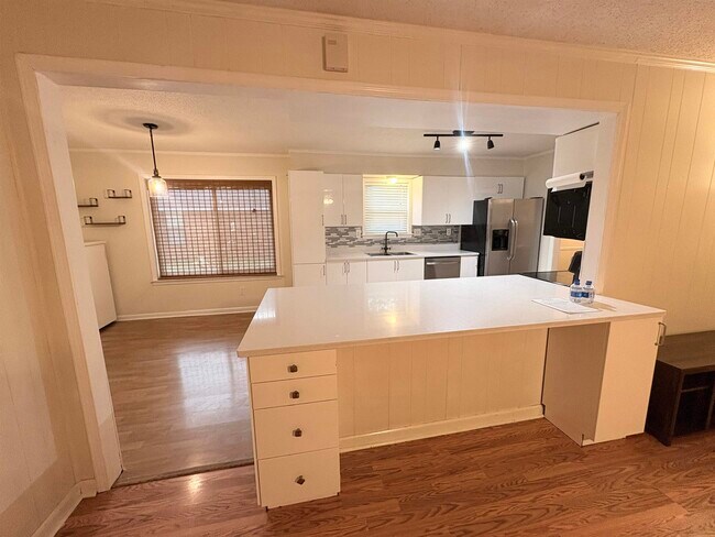 Foto del edificio - 6264 Skylight Dr