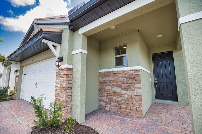 Building Photo - Annual Unfurnished Single Family Home in T...
