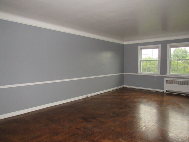 Foto del edificio - Spacious 1BD Condo in Heart of Shaker Hts!