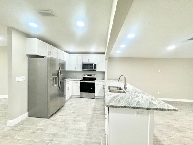 Foto del edificio - 329 Edge Ave