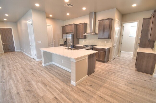 Foto del edificio - Custom Home in a Gated Community