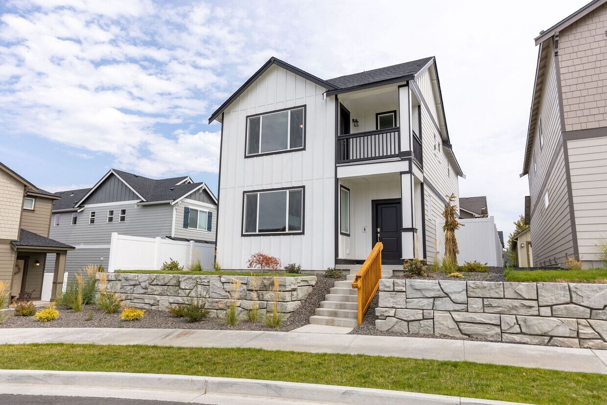 Primary Photo - Modern Home for Rent in Liberty Lake